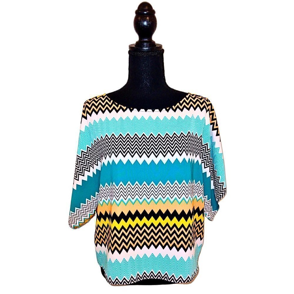 FRANCESCA'S COLLECTIONS MULTI COLORED ZIG ZAG PATTERN BLOUSE WITH ZIPPER BACK